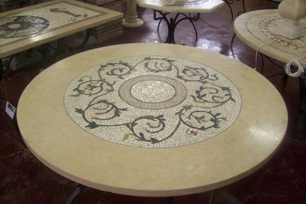 Tavoli in marmo di Rustici del Trusco:eleganza e design italiano.